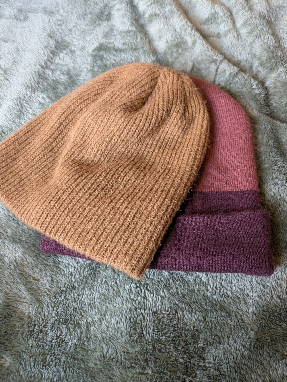 Carhartt & Vans Beanie Lot - Picture 2 of 3